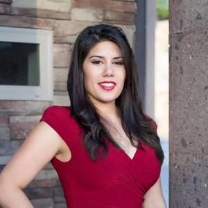 Meet your Posher, Claudia